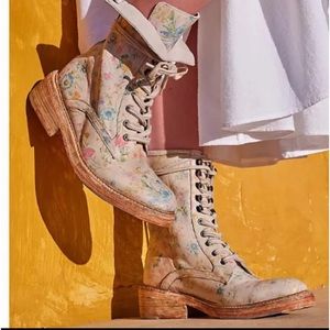 Free People Santa Fe Lace boot. Ivory floral leather. Size 37